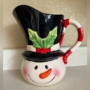 Adorable & Festive Snowman Pitcher with Black Hat 🎩